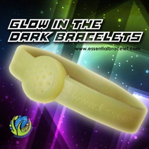 Glow-in-the-dark silicone bracelet for essential oil
